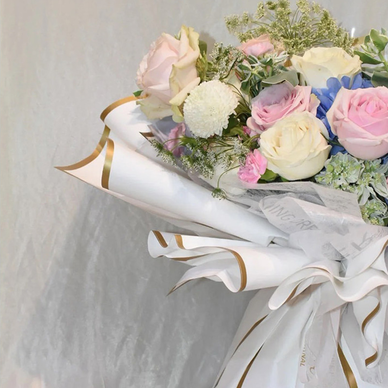 Papel de embrulho de flores de filme perolado sólido com borda dourada MYHC-27