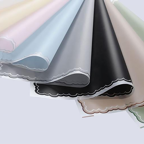 Papel de embrulho de flores com filme gelatinoso de pétalas