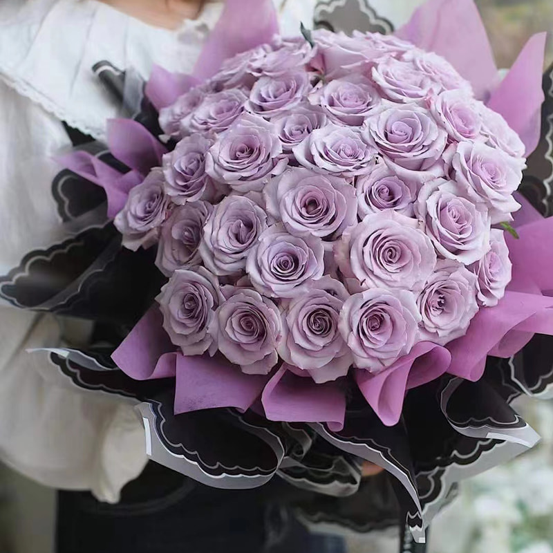 Papel de embrulho de flores com filme gelatinoso de pétalas