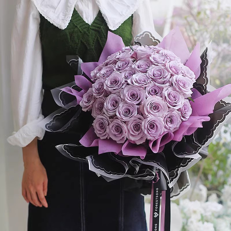 Papel de embrulho de flores com filme gelatinoso de pétalas