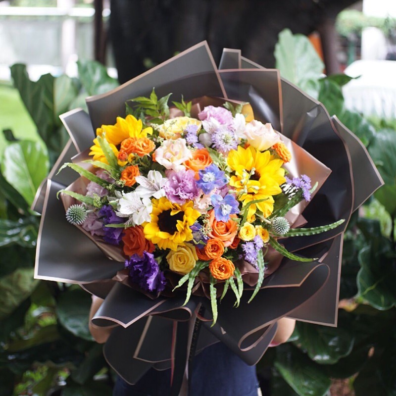 Papel de embrulho de flores fosco com bordas douradas