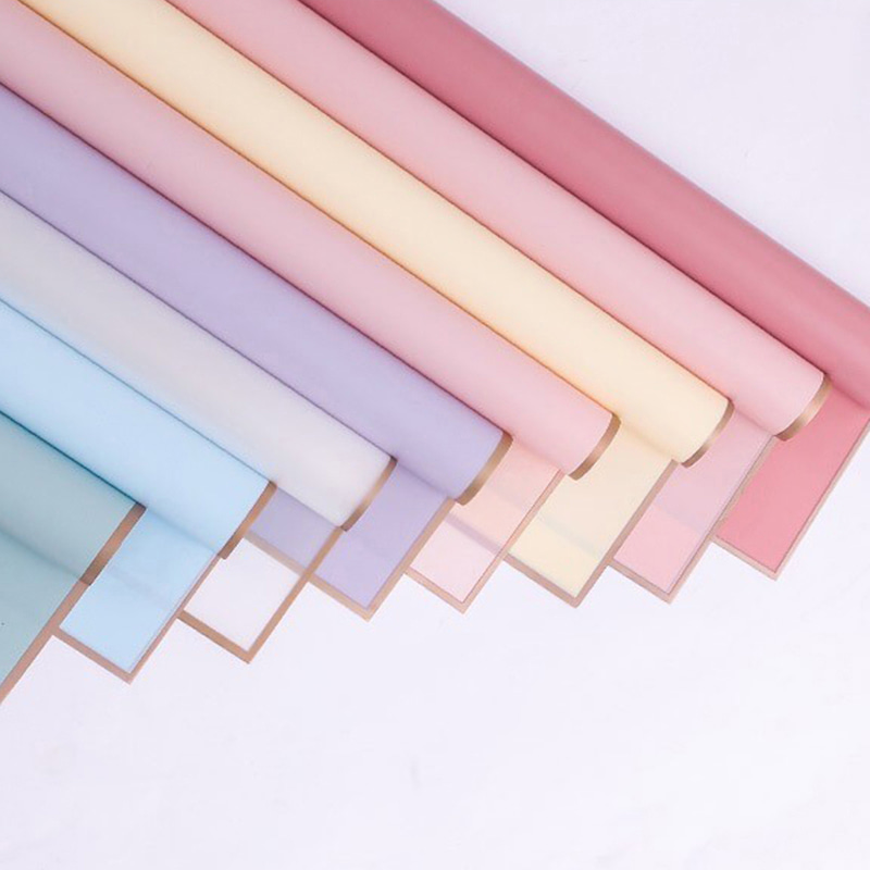 Papel de embrulho de flores fosco com bordas douradas