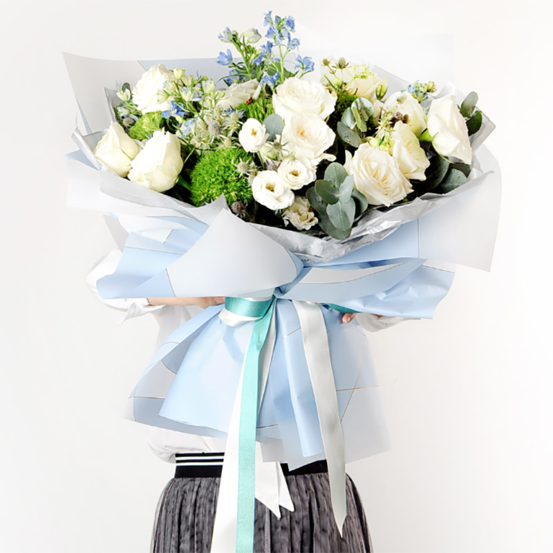 Buquê de flores à prova d'água envolvendo nosso papel com linha magnética