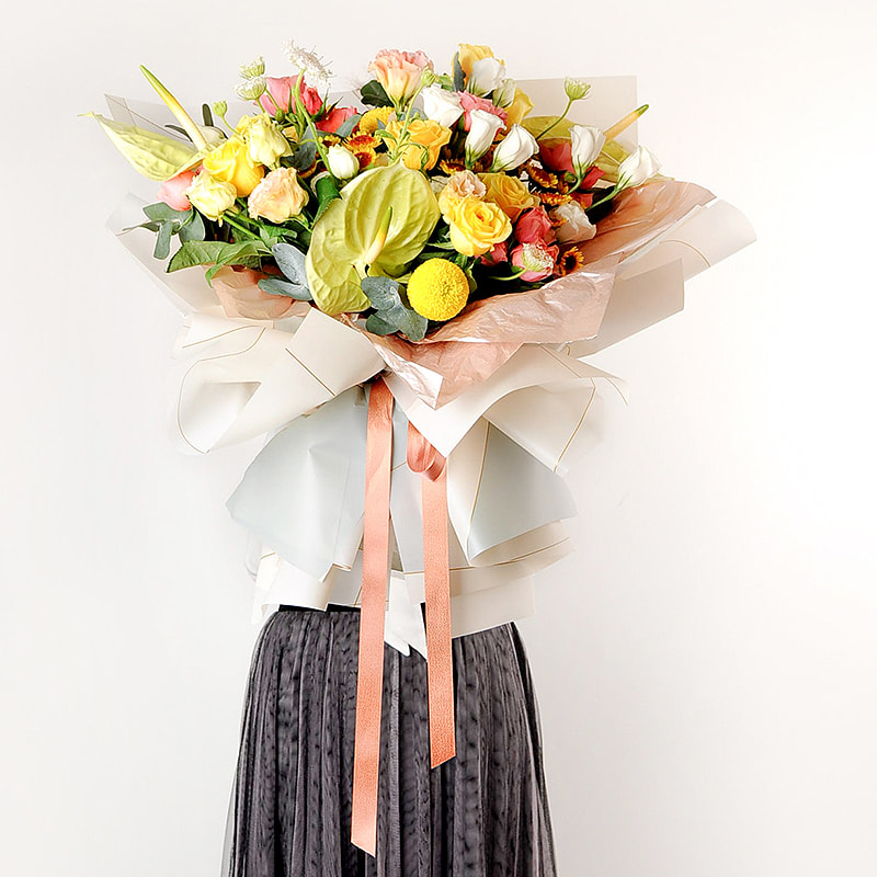 Buquê de flores à prova d'água envolvendo nosso papel com linha magnética