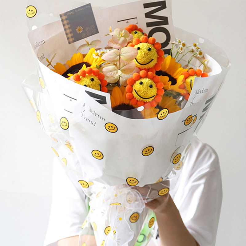 Papel de embrulho de flores com rosto sorridente de celofane OPP