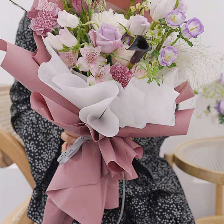 Filme plástico para embrulho de flores com espessura de 7,5 mil.