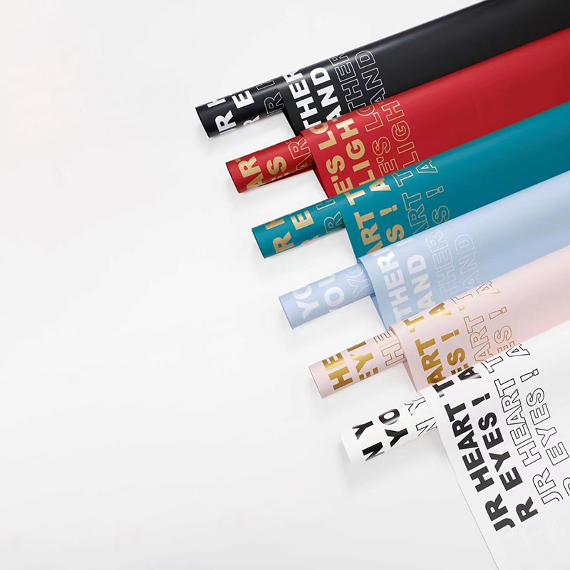 Papel de embrulho com palavras artísticas
