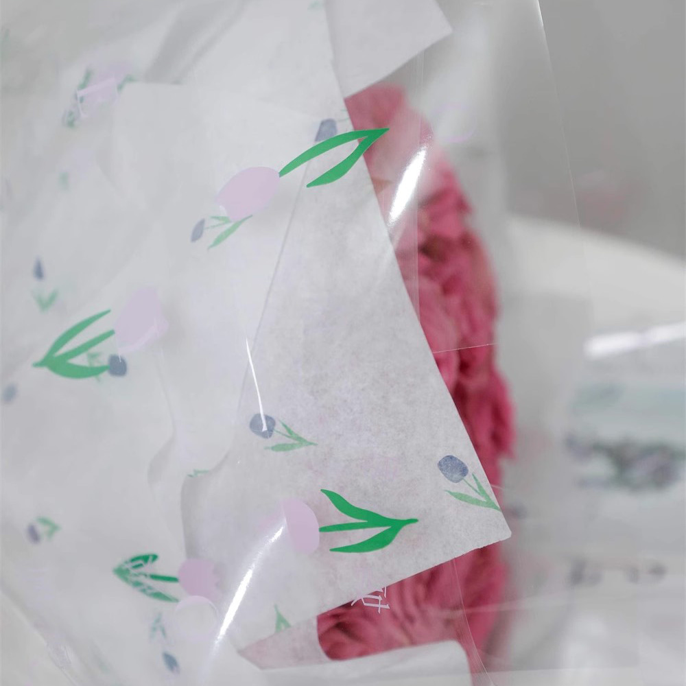 Buquê de papel de embrulho grosso com palavras artísticas