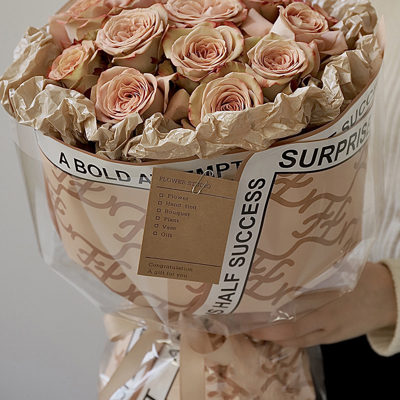 Papel de embrulho de flores da marca Hera em uma variedade de cores