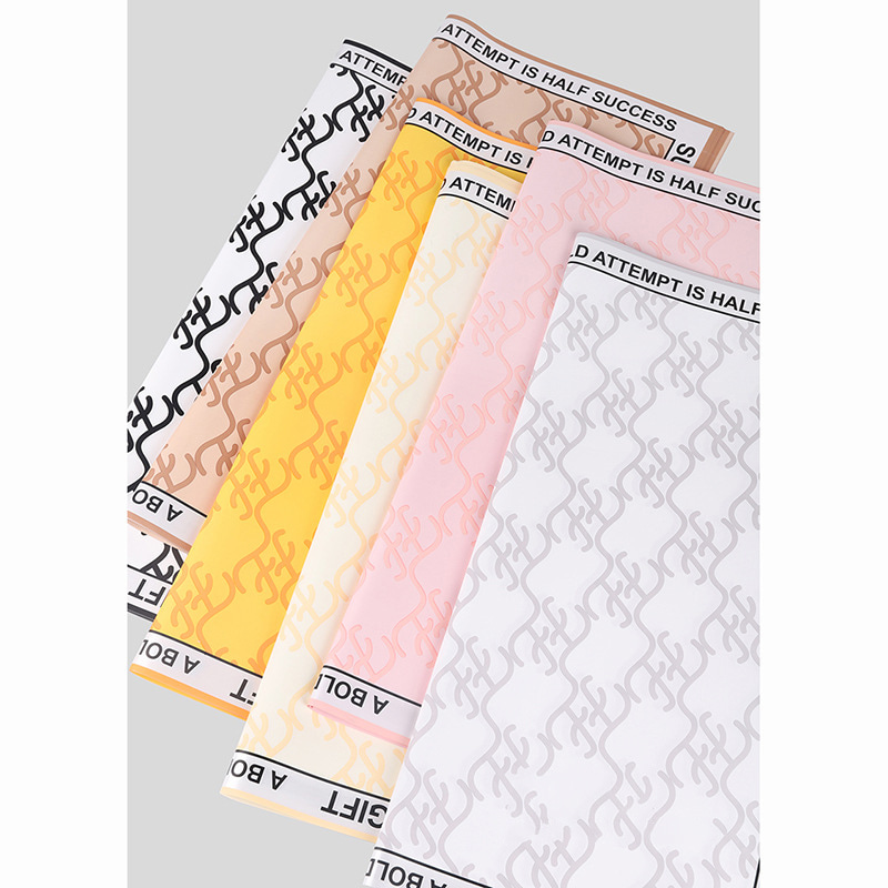 Papel de embrulho de flores da marca Hera em uma variedade de cores