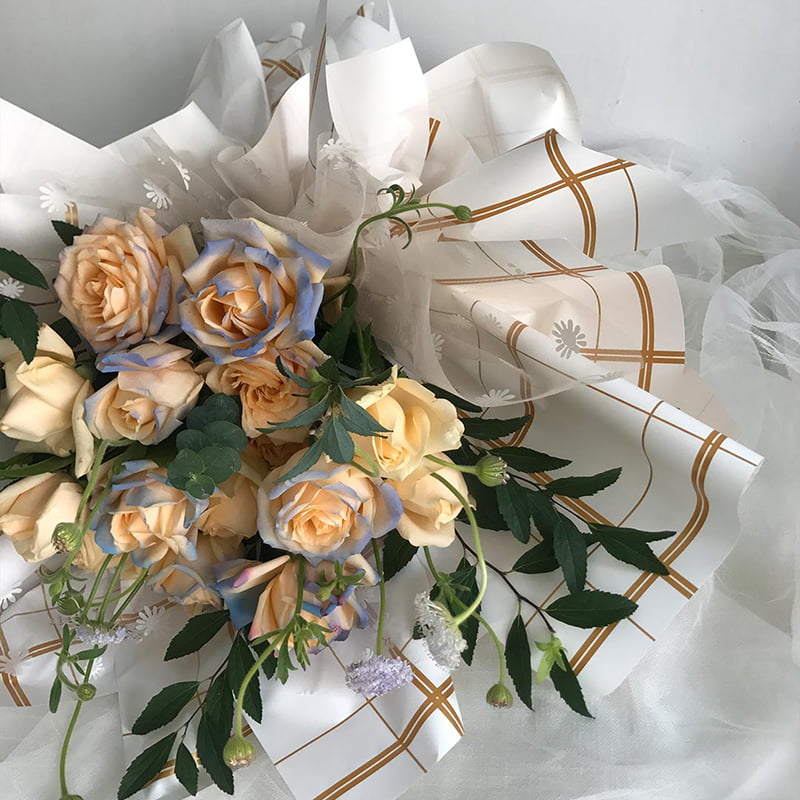 Papel de embrulho de flores com linha xadrez de oito cores