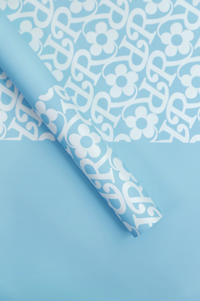 Papel de embrulho de flores com padrão de flores em filme fosco