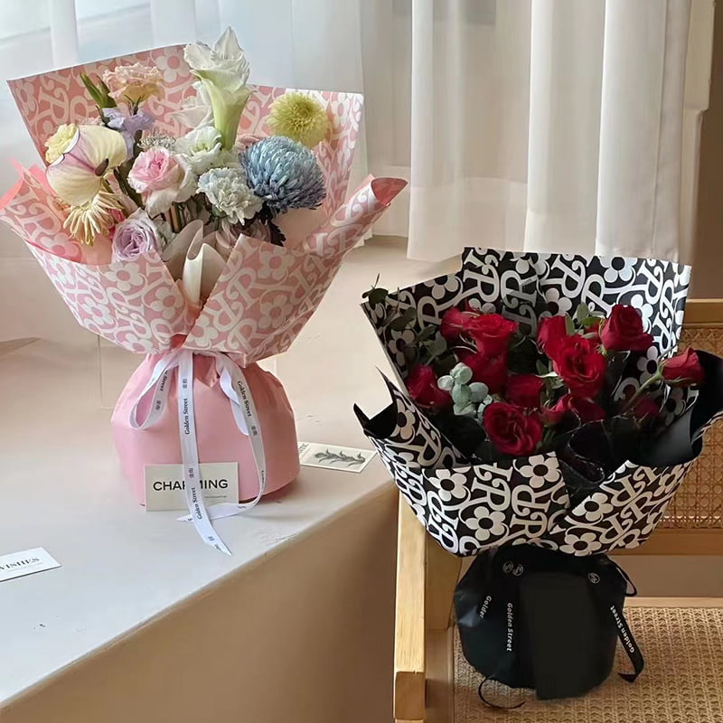 Papel de embrulho de flores com padrão de flores em filme fosco