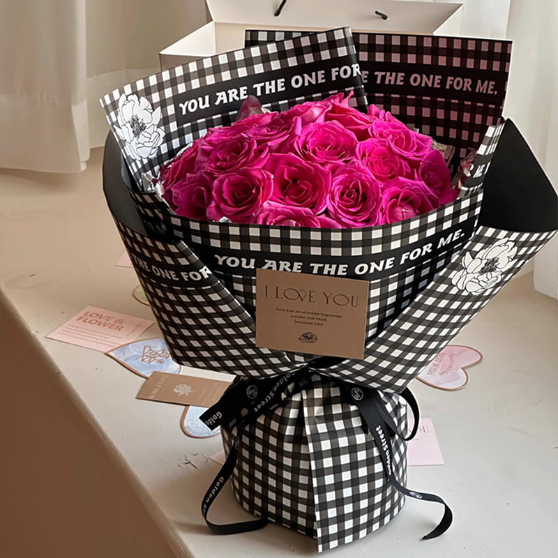 Papel de embrulho de flores de penas com padrão xadrez