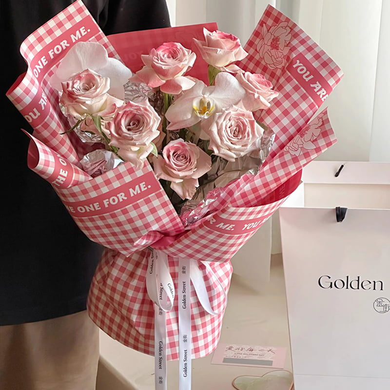 Papel de embrulho de flores de penas com padrão xadrez