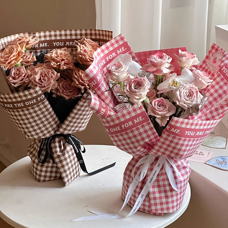 Papel de embrulho de flores de penas com padrão xadrez